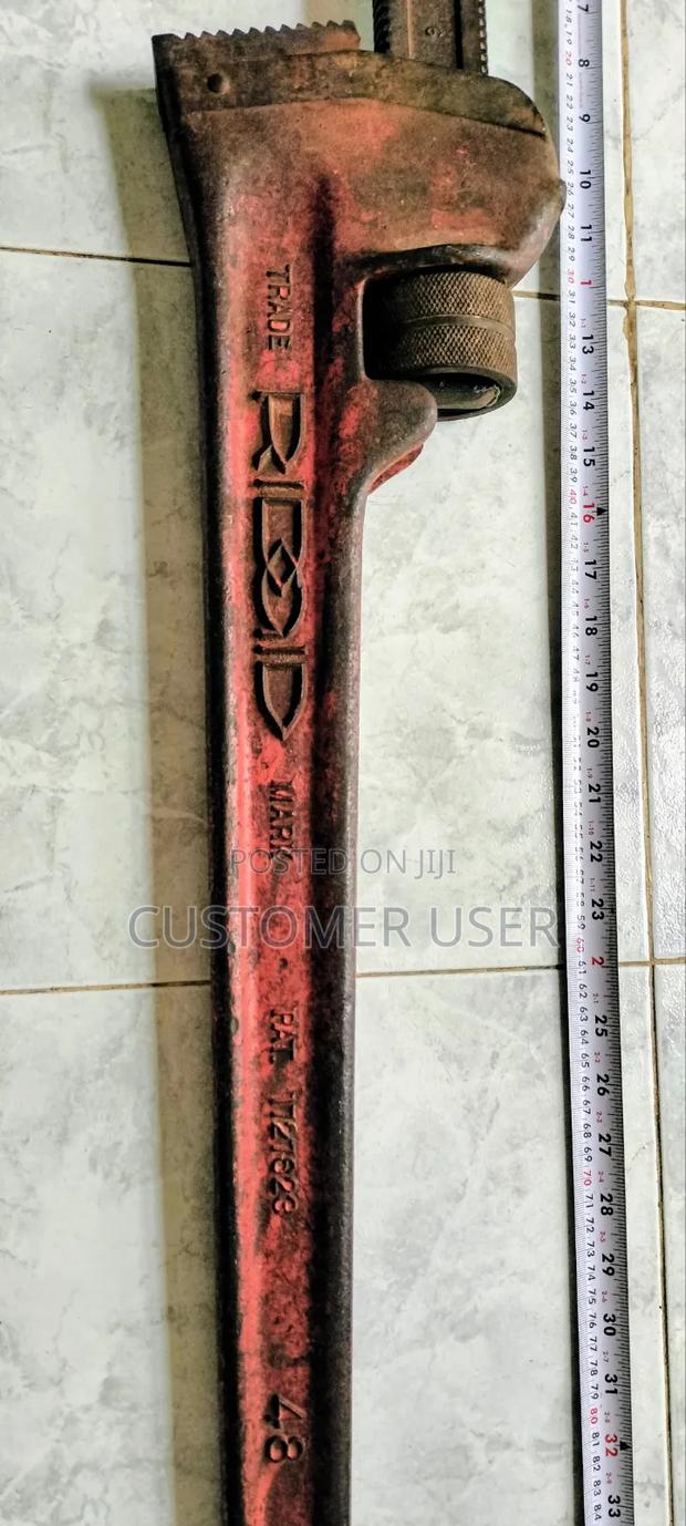 Heavy Duty Pipe Wrench. - thumbnail 2