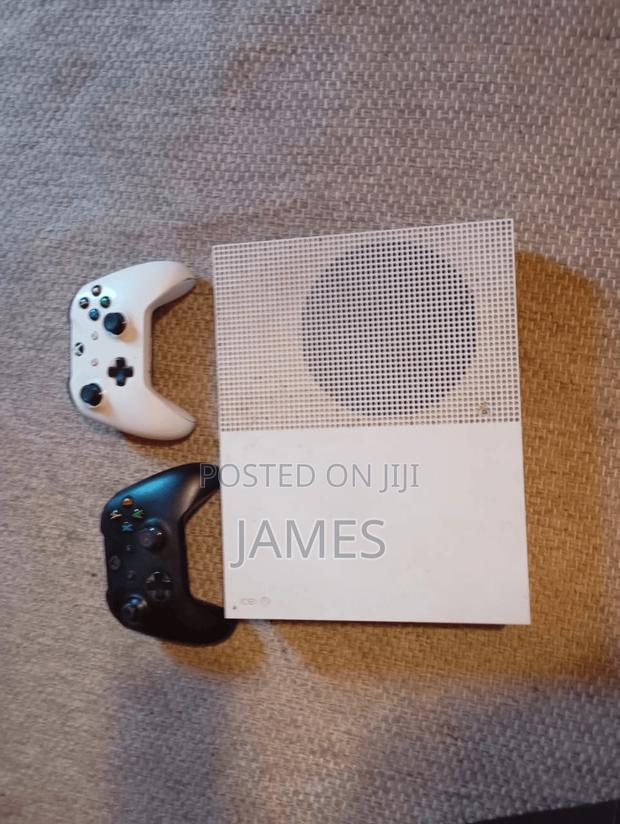 Xbox One S With Two Controllers and a Rechargable Battery