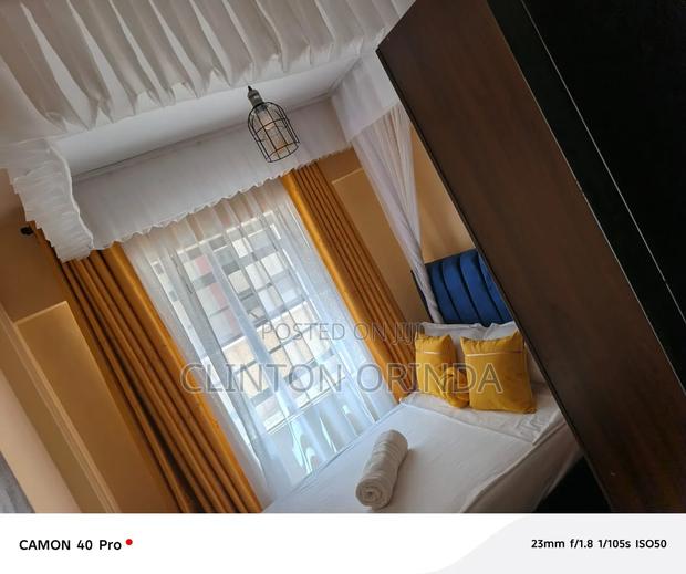 Host Airbnb - thumbnail 4