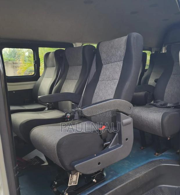 Toyota HiAce 2023 White - thumbnail 6