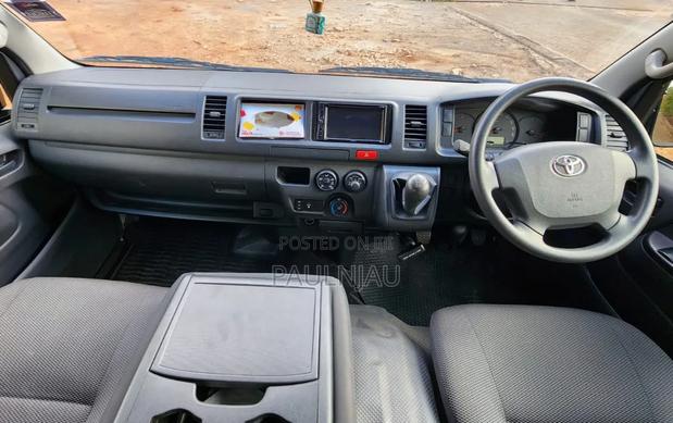 Toyota HiAce 2023 White - thumbnail 10