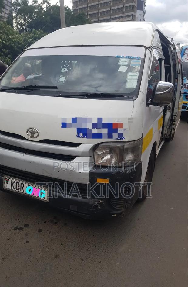 Toyota HiAce 2011 White - thumbnail 2