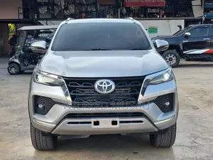 Toyota Fortuner 2.8 D AWD 2019 Silver
