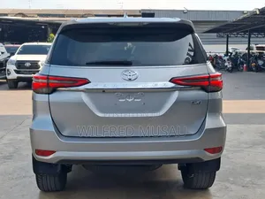 Toyota Fortuner 2.8 D AWD 2019 Silver