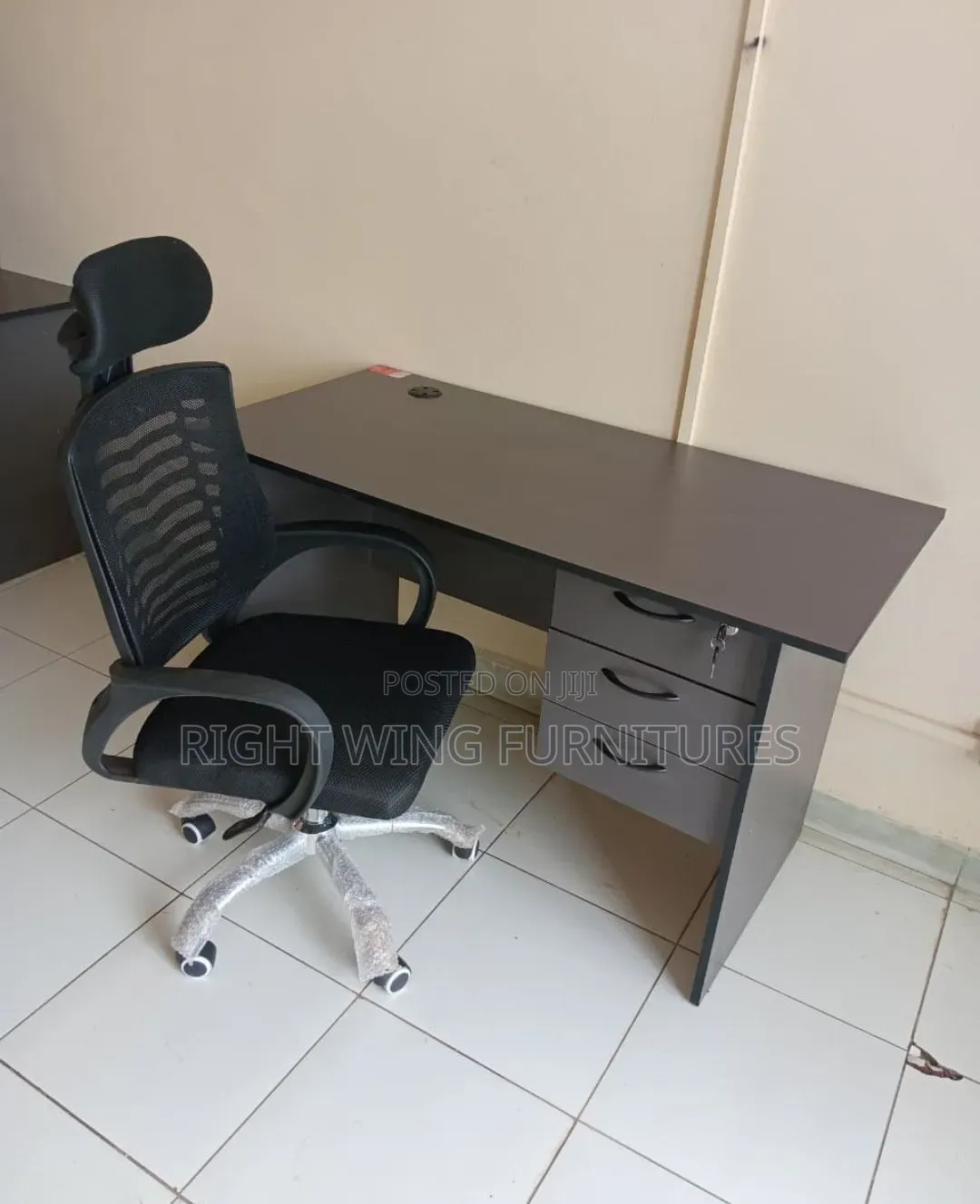 Office Desk: 1400mm Generic Computer Table for Home Office