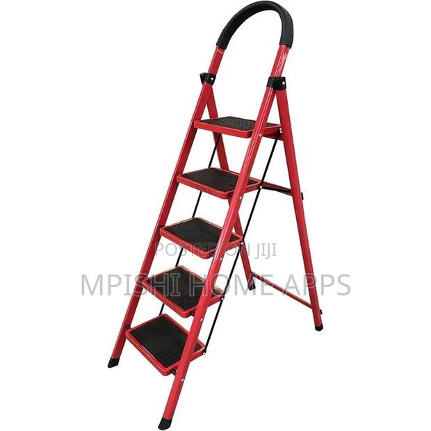 5-Step Metal Ladder With Non-Slip Steps - thumbnail 2
