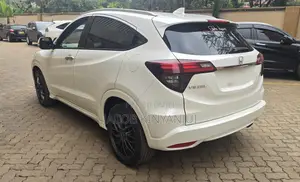 Honda Vezel 1.5 Hybrid 2WD 2018 Pearl