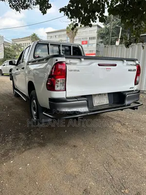 Toyota Hilux 2021 White