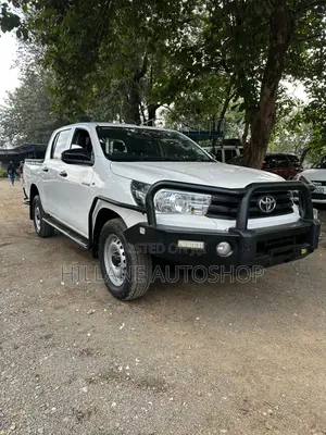 Toyota Hilux 2021 White