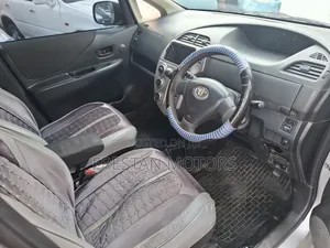 Toyota Ractis 2010 Silver