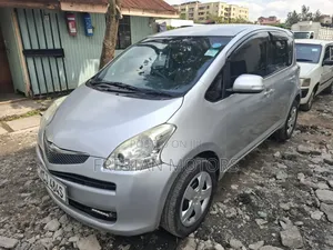 Toyota Ractis 2010 Silver