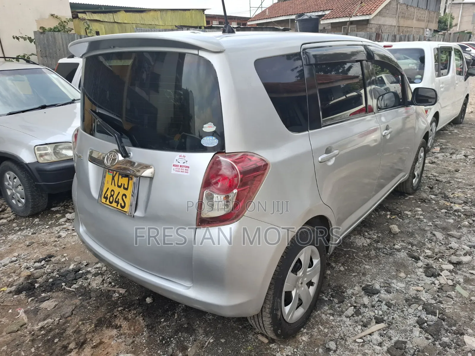Toyota Ractis 2010 Silver