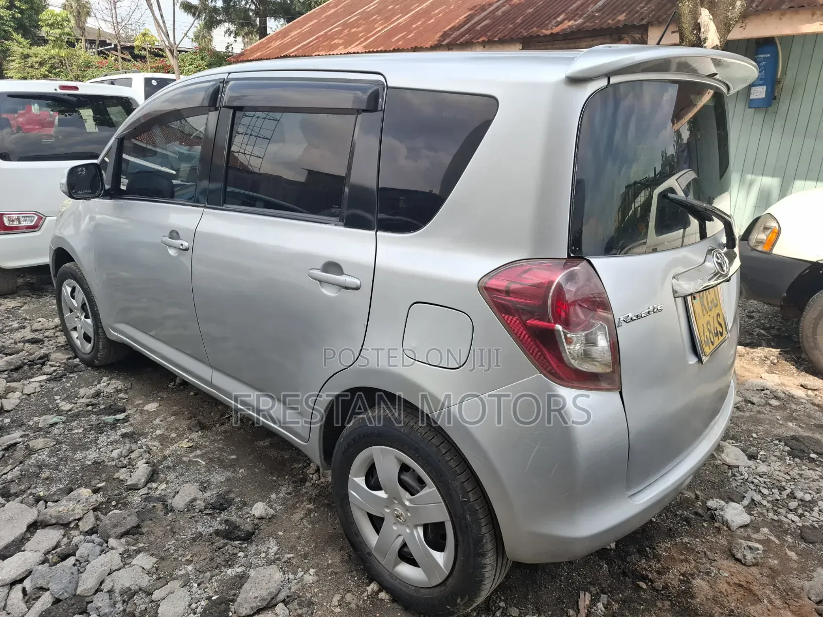 Toyota Ractis 2010 Silver