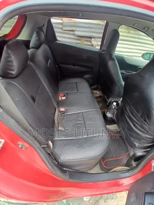 Toyota Vitz 1.3 FWD 5dr 2012 Red