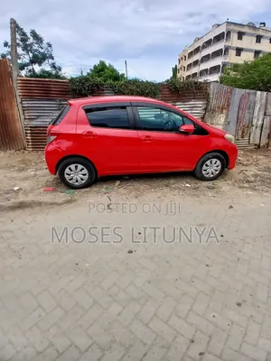 Toyota Vitz 1.3 FWD 5dr 2012 Red