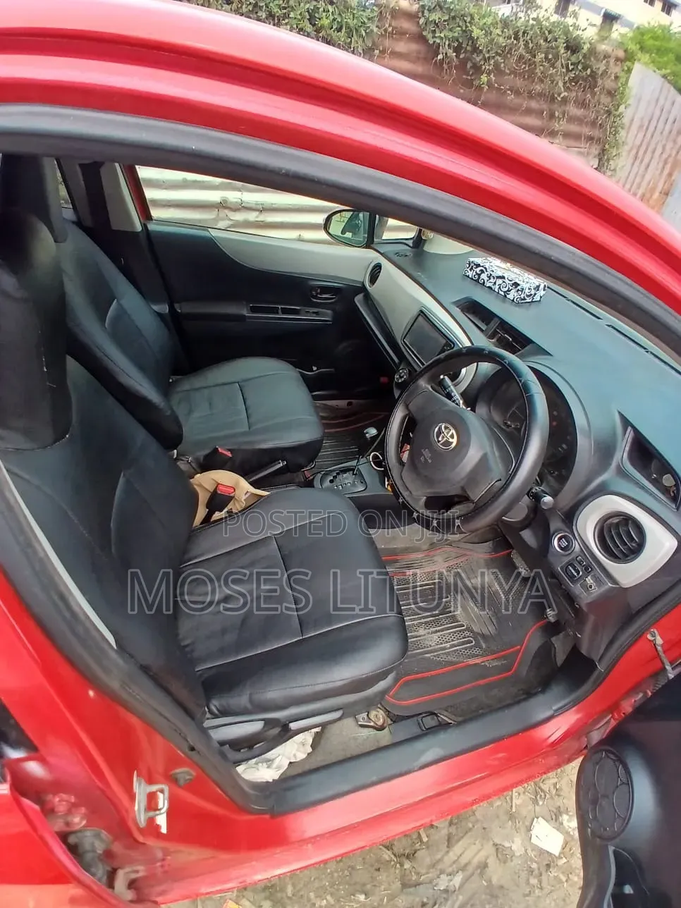 Toyota Vitz 1.3 FWD 5dr 2012 Red