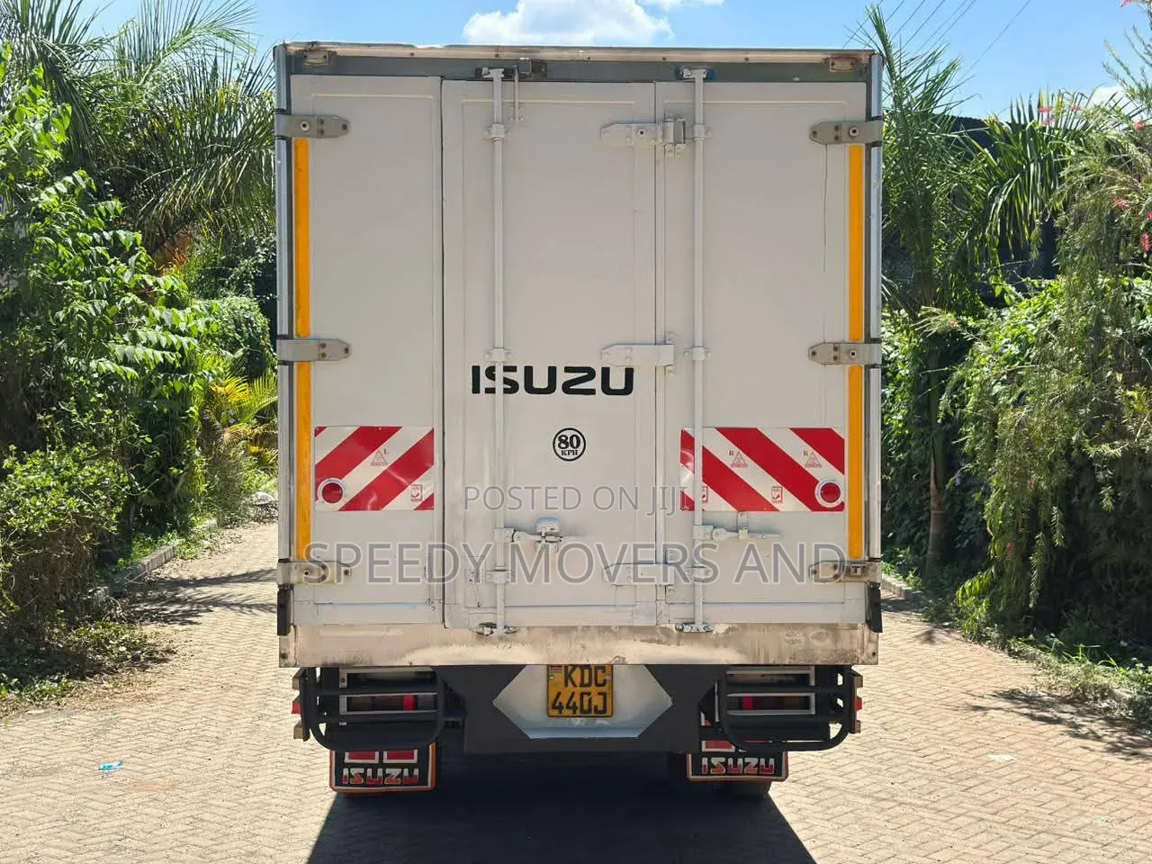 Refrigerated Truck Accessible for Cold Food Transport