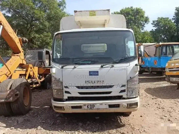 Refrigerated Truck Accessible for Cold Food Transport