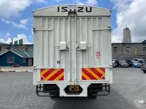 Refrigerated Truck Accessible for Cold Food Transport