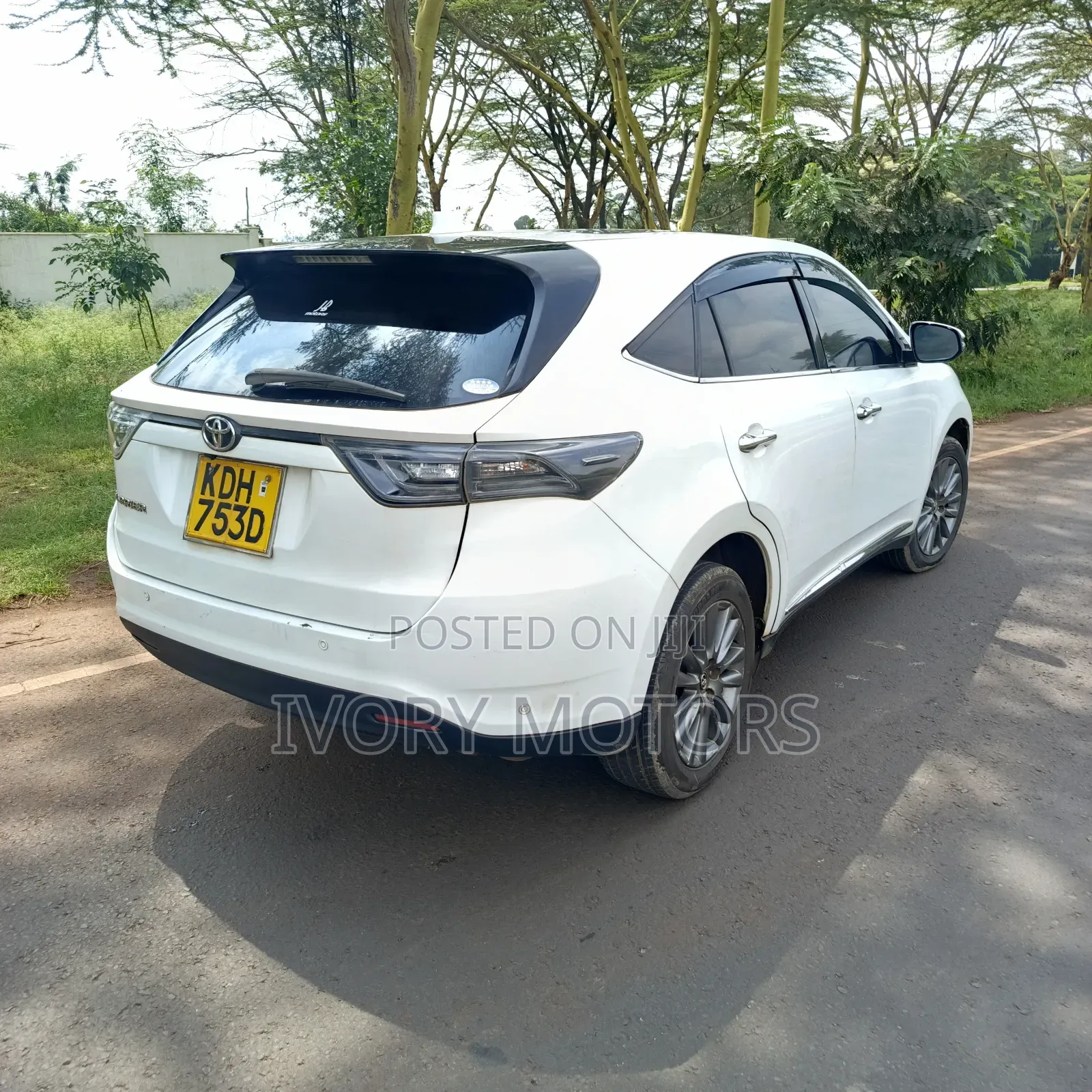 Toyota Harrier 2.0 2015 White