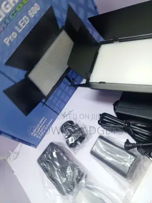 Led-U600+ Studio Light Kit Adjustable Brightness -