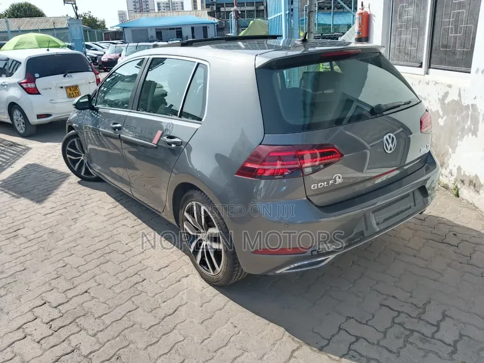 Volkswagen Golf TSI S FWD 2018 Gray