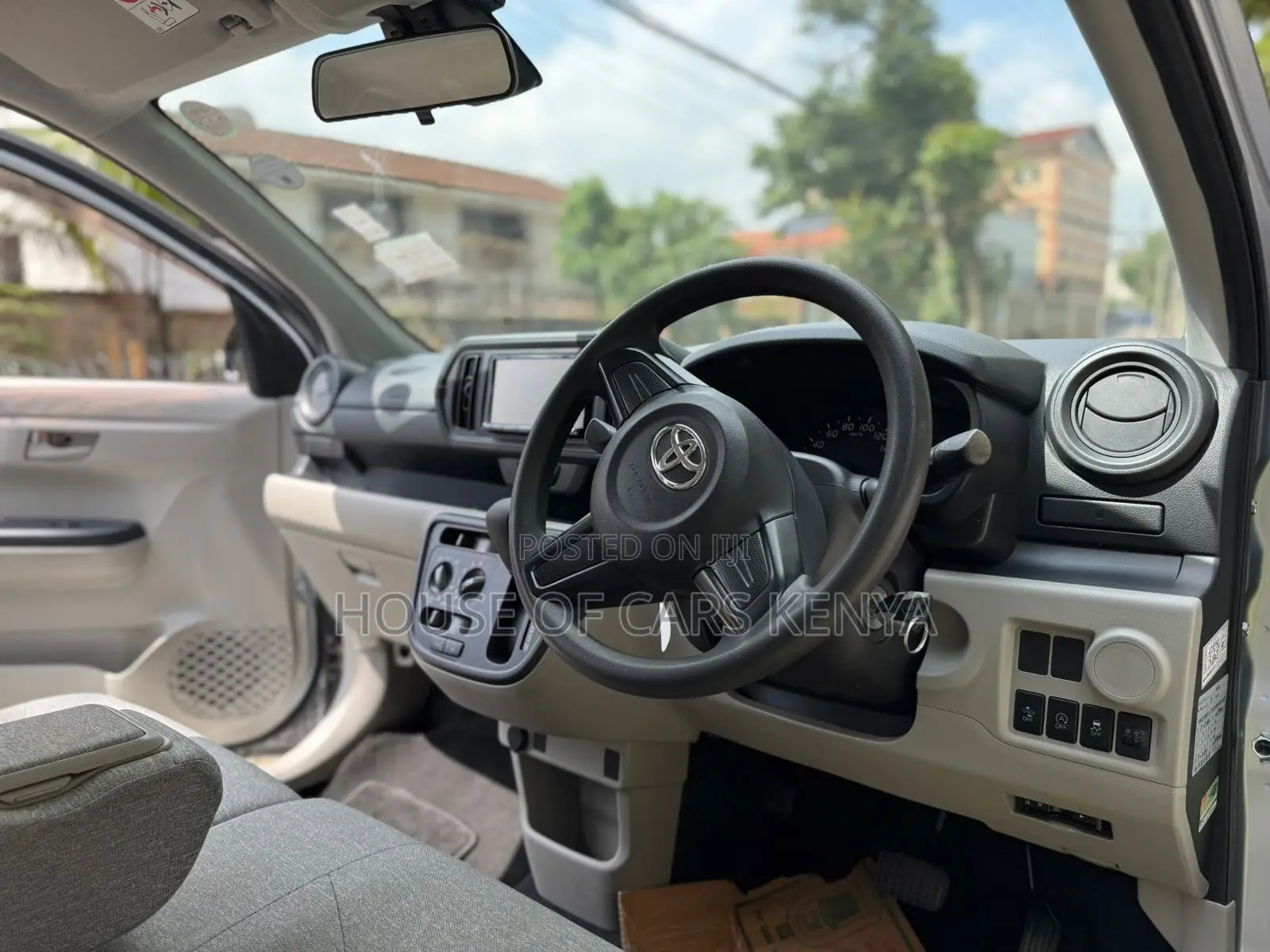Toyota Passo 2018 Silver