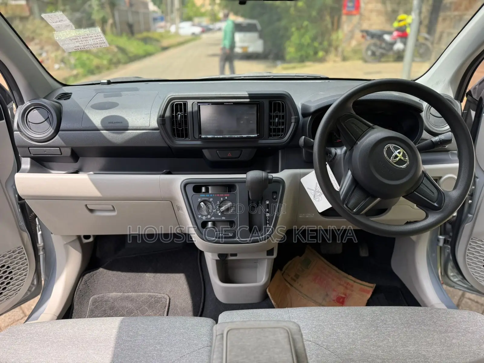 Toyota Passo 2018 Silver