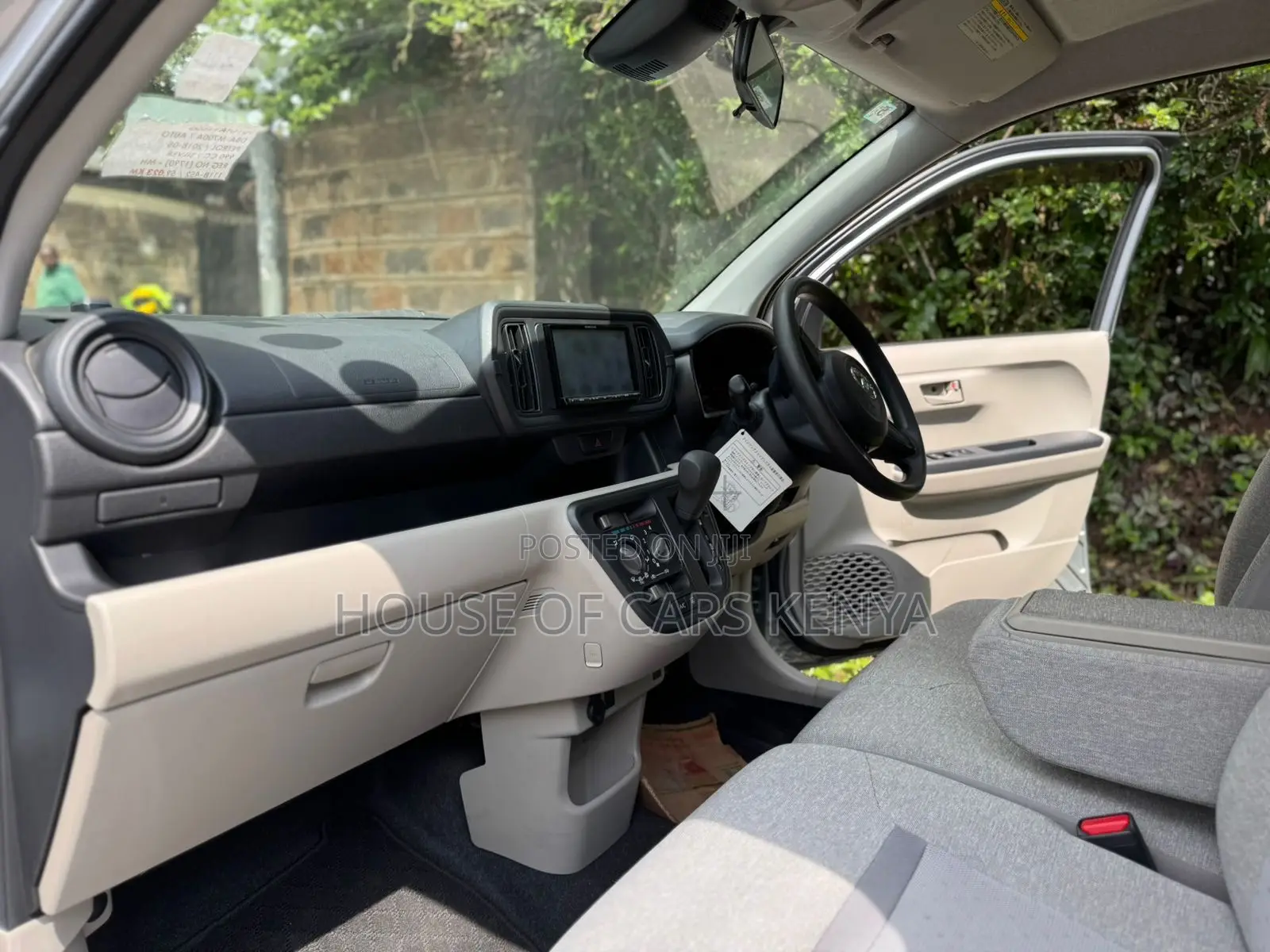 Toyota Passo 2018 Silver