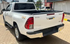 Toyota Hilux Revo Smart Cab Deisel 2.4 AWD 2017 White