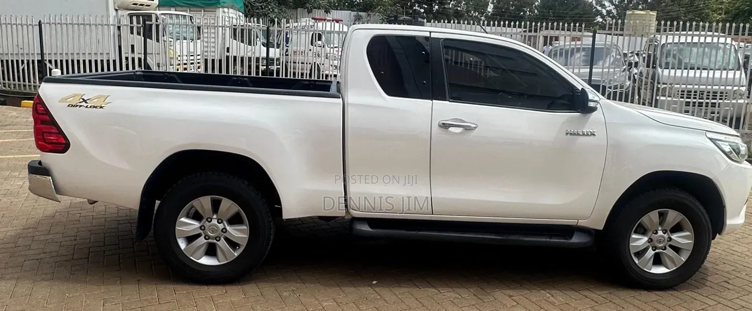 Toyota Hilux Revo Smart Cab Deisel 2.4 AWD 2017 White
