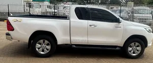 Toyota Hilux Revo Smart Cab Deisel 2.4 AWD 2017 White