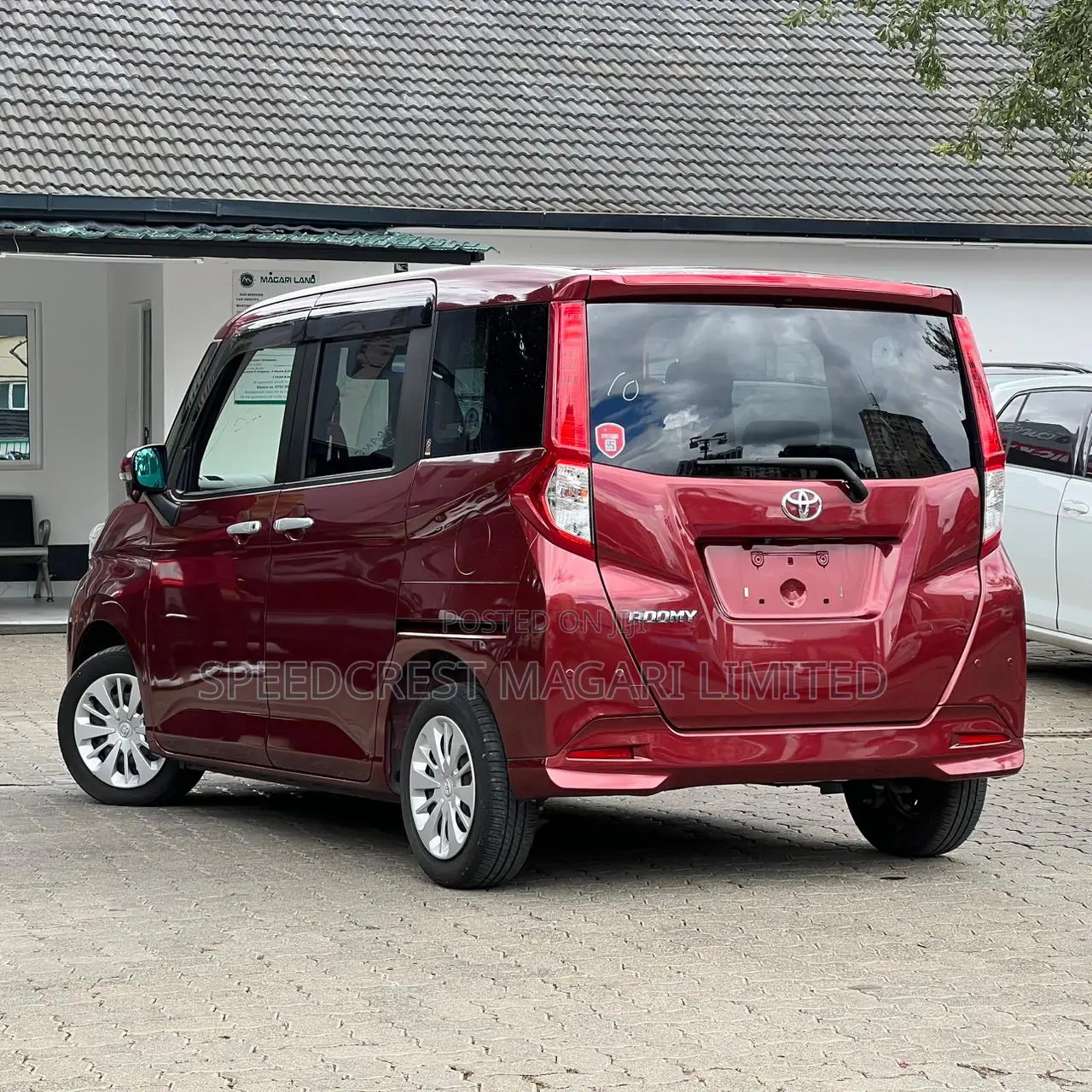 Toyota Roomy 2019 Red
