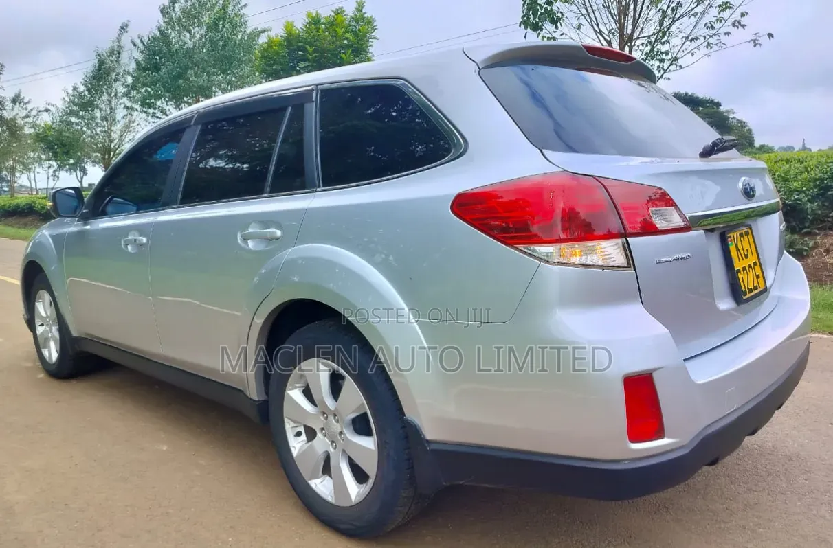 Subaru Outback 2011 Silver