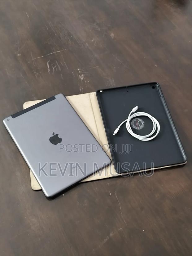 Apple iPad 10.2 (2021) 256 GB Gray