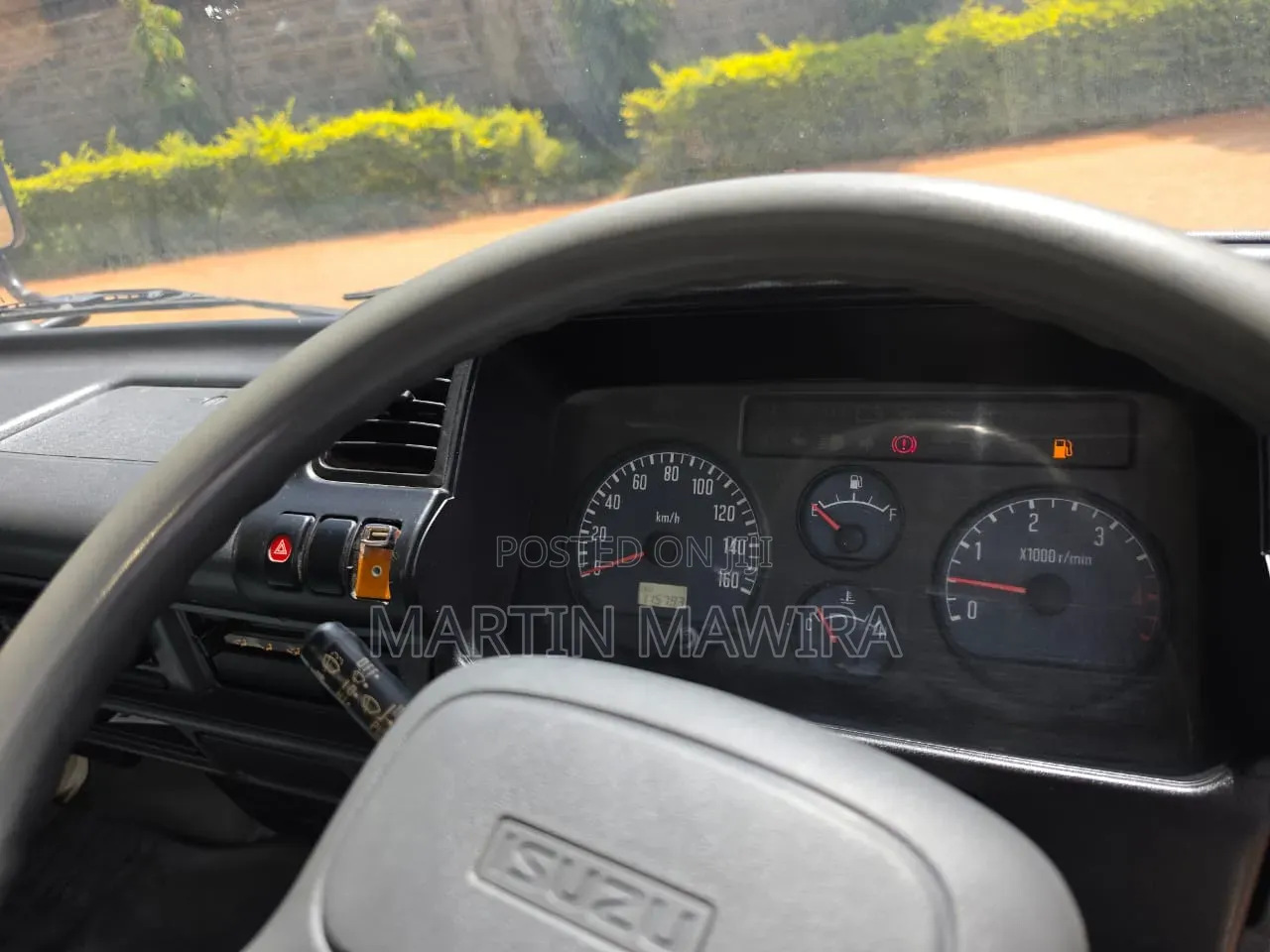 NKR Isuzu Closed