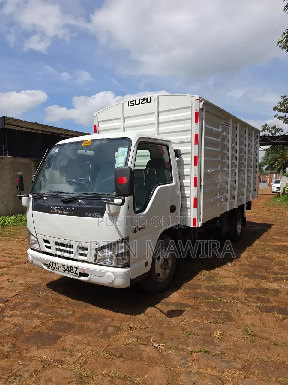 NKR Isuzu Closed