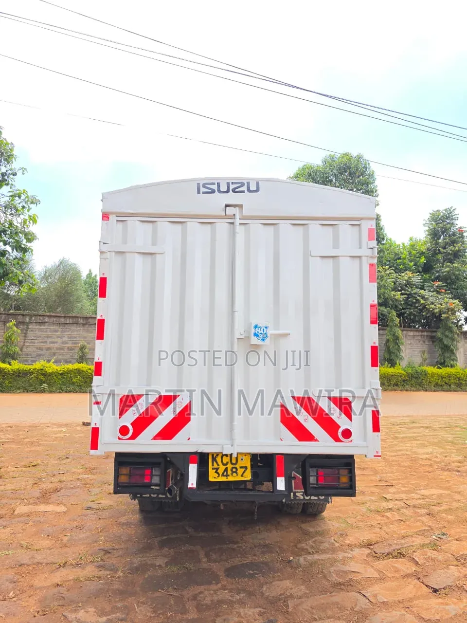 NKR Isuzu Closed