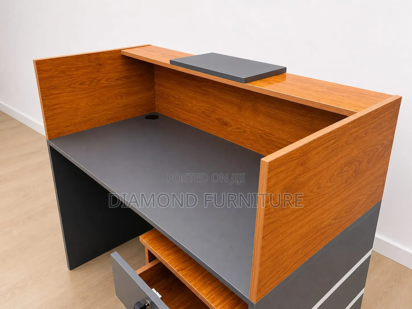1.2m Modern Reception Desk With Lockable Drawers