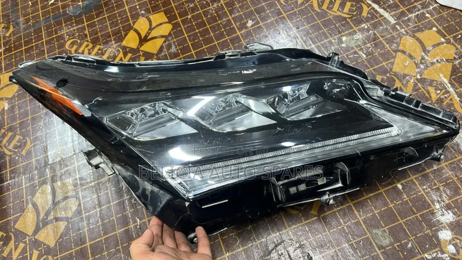 Lexus 400 Headlight