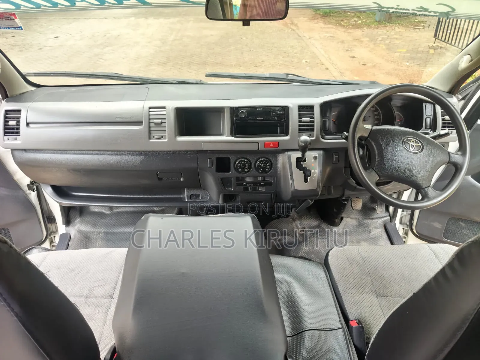 Toyota HiAce 2013