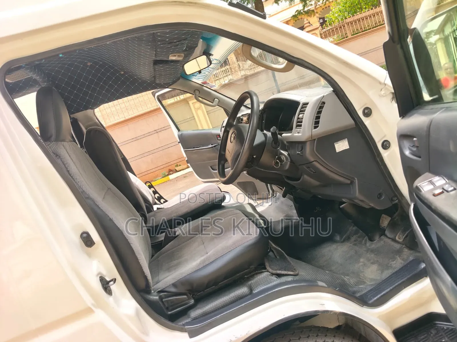 Toyota HiAce 2013