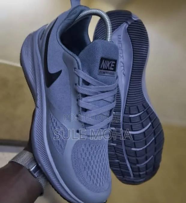 Nike Zoomes - thumbnail 2