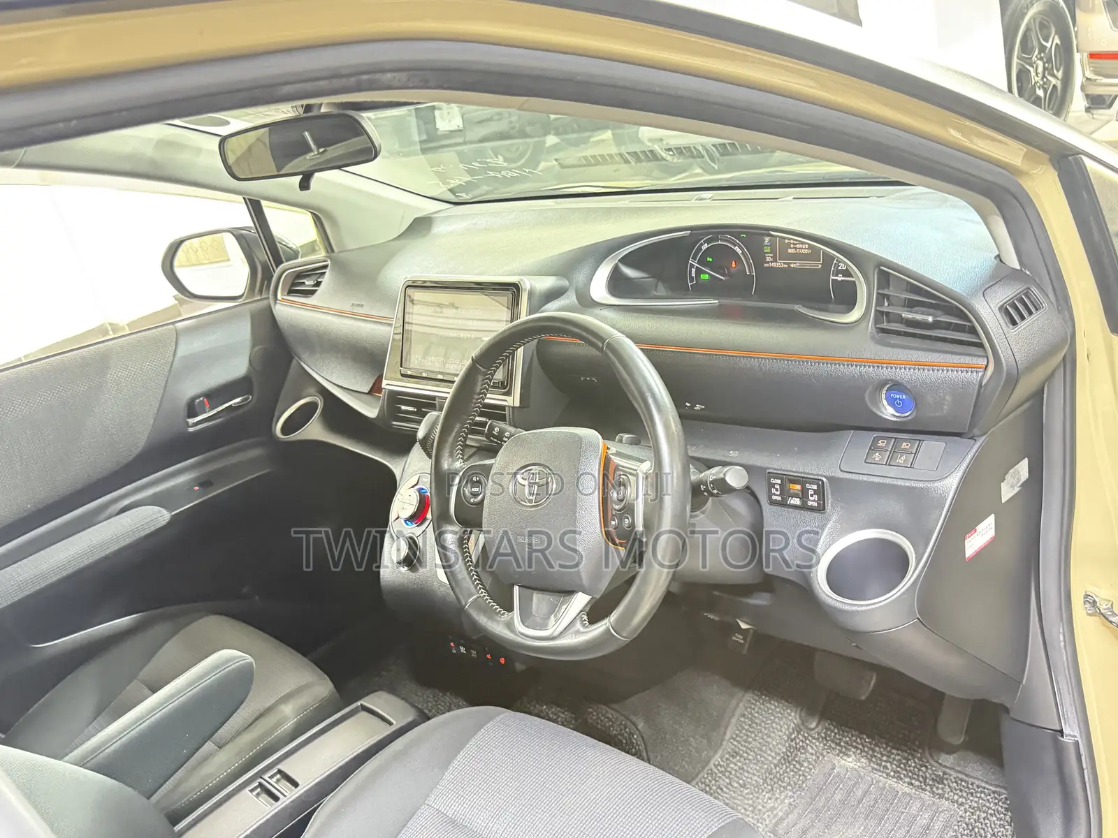 Toyota Sienta 1.5 Hybrid FWD 2019 Beige