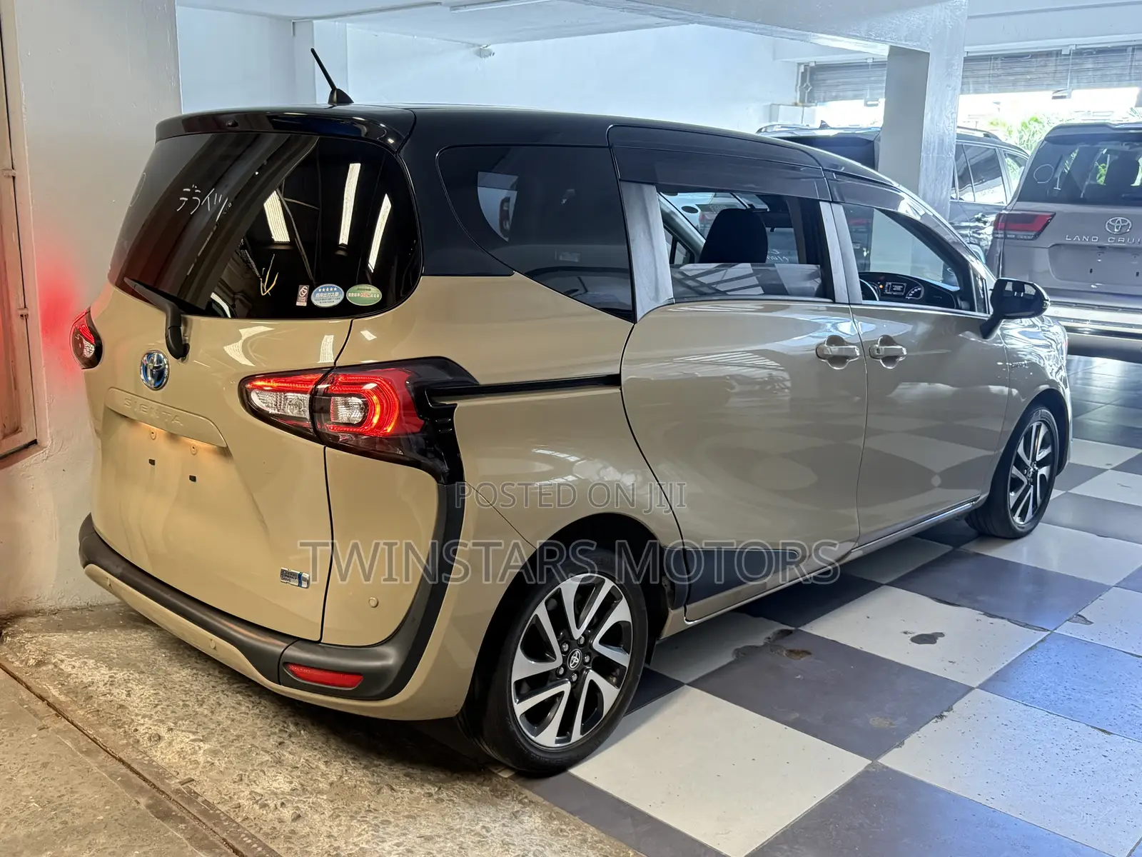 Toyota Sienta 1.5 Hybrid FWD 2019 Beige