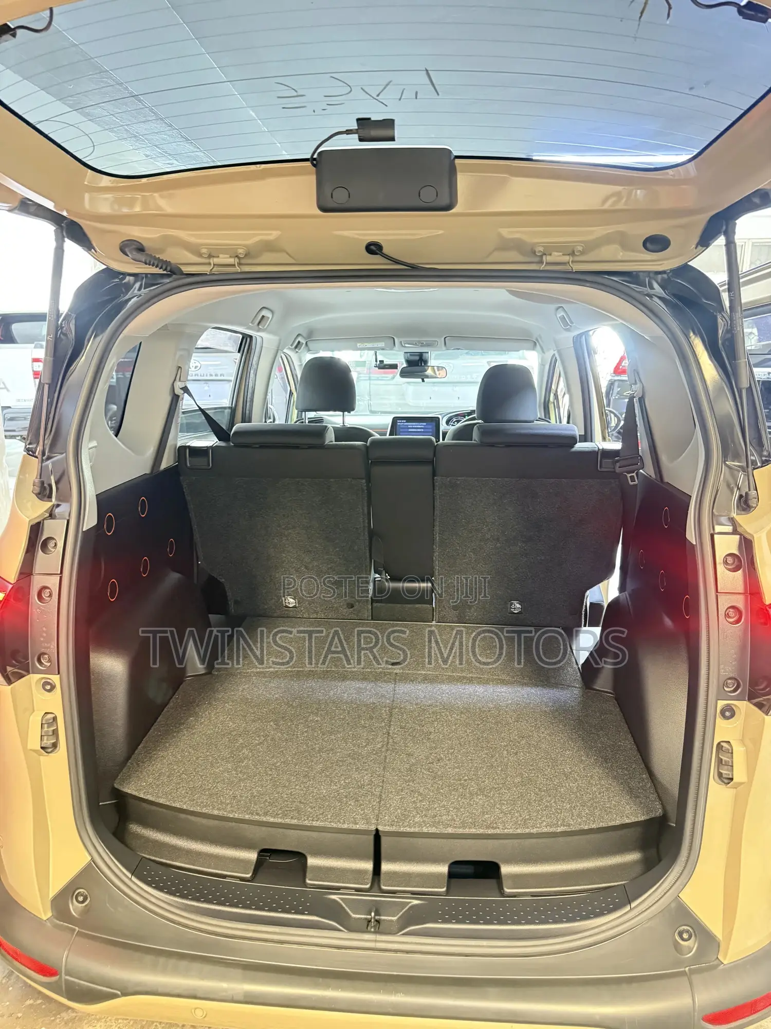 Toyota Sienta 1.5 Hybrid FWD 2019 Beige