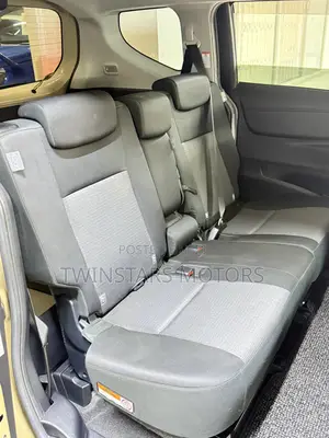 Toyota Sienta 1.5 Hybrid FWD 2019 Beige