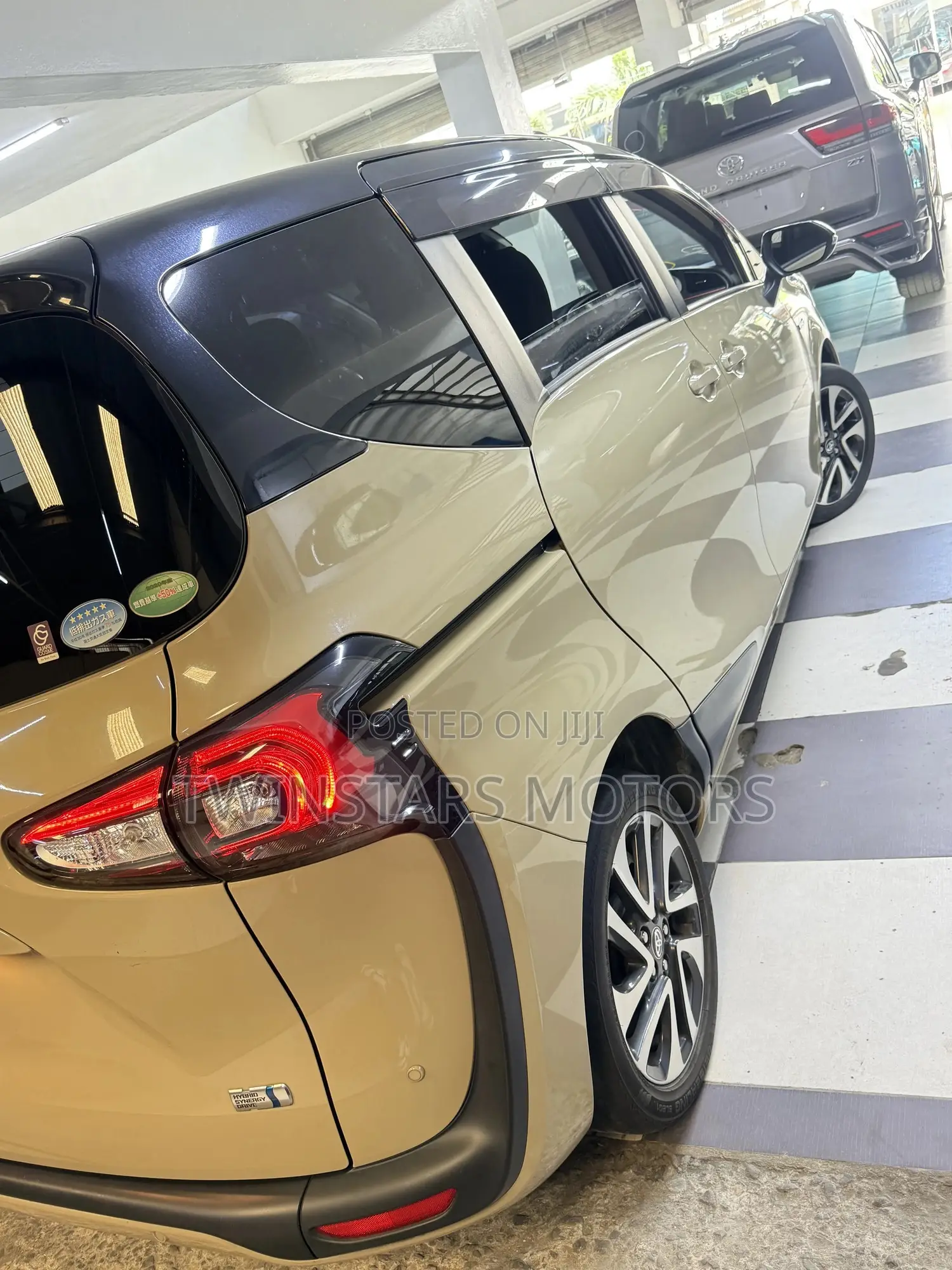 Toyota Sienta 1.5 Hybrid FWD 2019 Beige