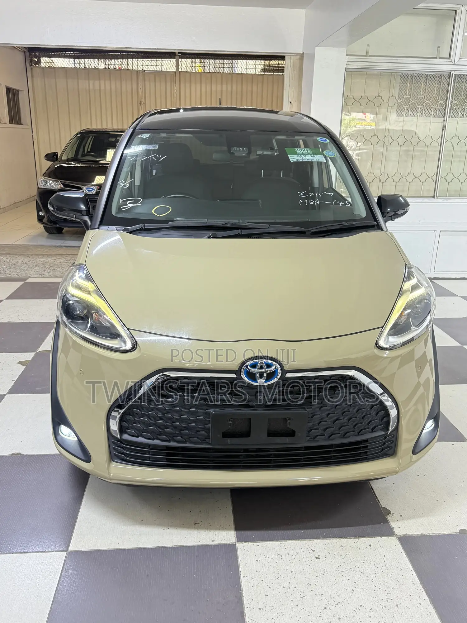 Toyota Sienta 1.5 Hybrid FWD 2019 Beige