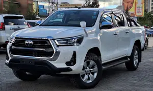 Toyota Hilux 2021 White